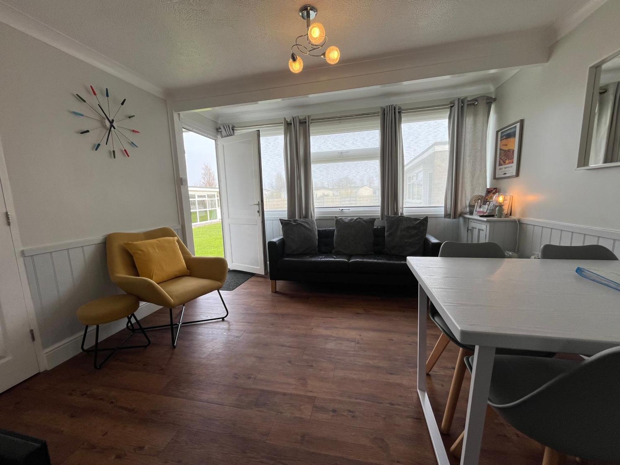 Beachcomber, Sunbeach, Scratby - Two Bed Chalet, Sleeps 4, Free Wi-Fi, Free Club Passes, Free Swimming And Pet Friendly Екстериор снимка